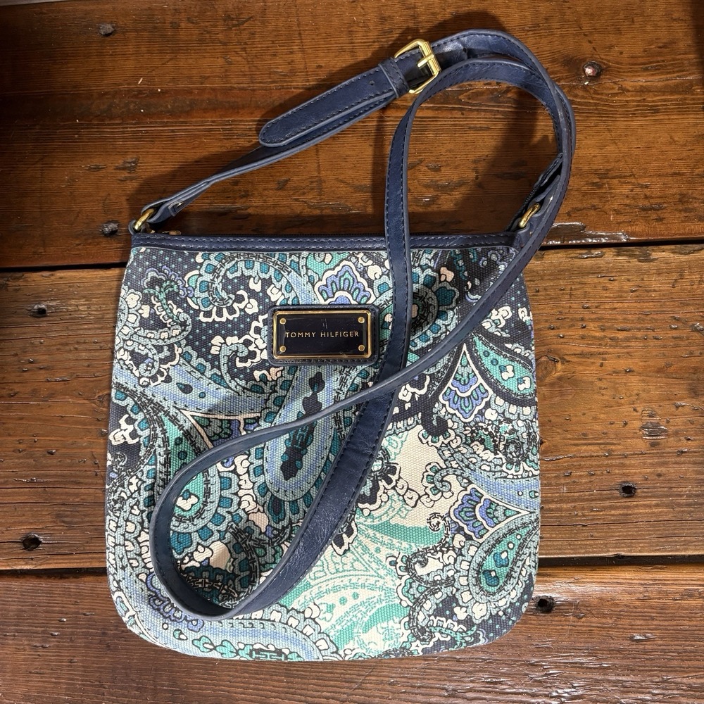 Tommy Hilfiger Crossbody Bag Adjust Strap Blue Paisley Zip Close Inside Pockets